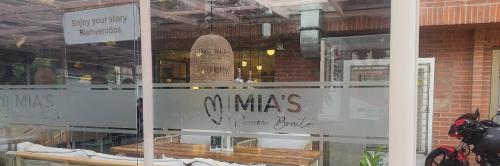 Mias Comer Bonito