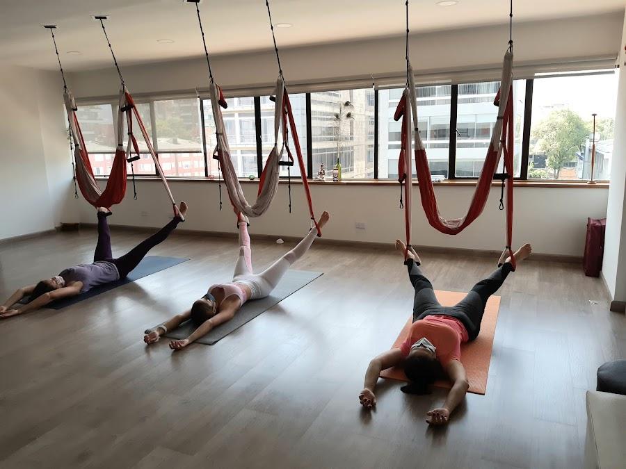 YOGA EXPRESIÓN AÉREA